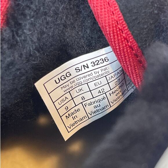 Ugg Neumel Mashup Black Red Suede Chukka Boots Mens Size 9 (S/N 3236) - Picture 10 of 10